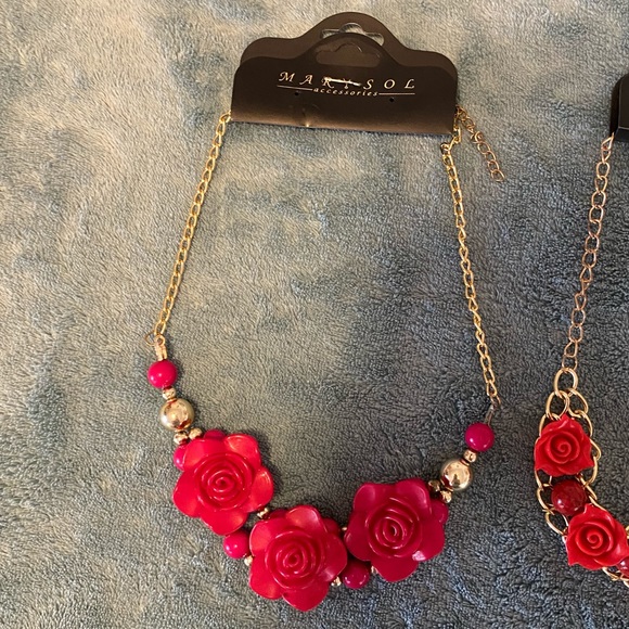 2 for 1 necklaces with matching earrings - Picture 2 of 7